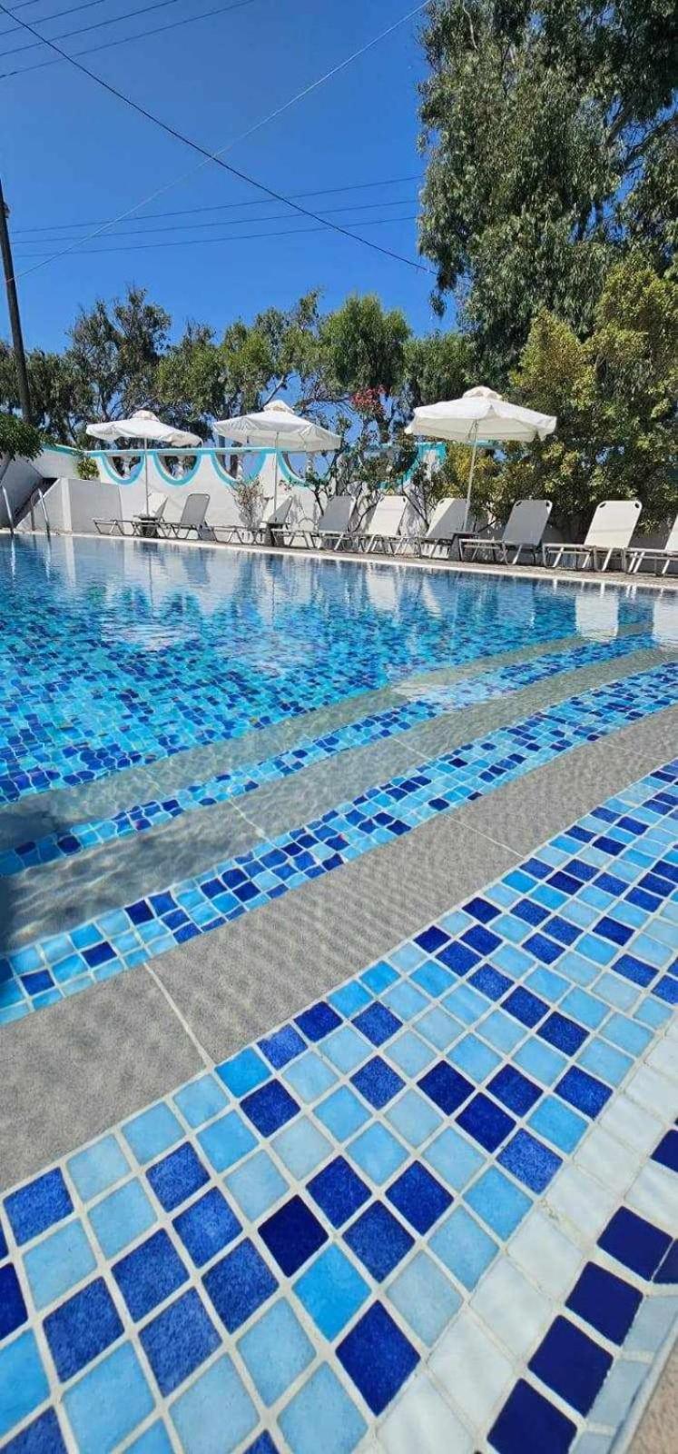 Hotel Palladion Картерадос Екстериор снимка