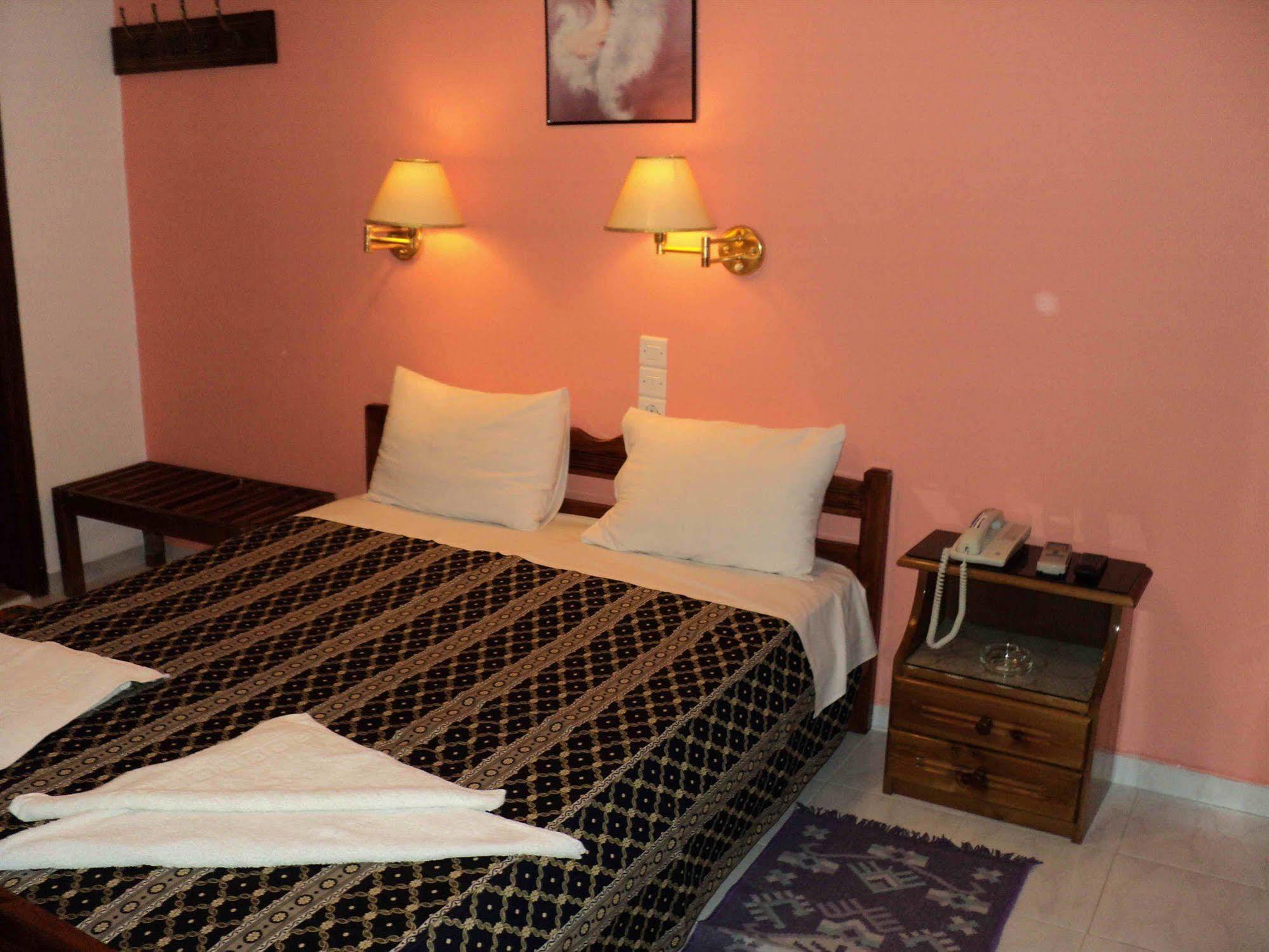 Hotel Palladion Картерадос Екстериор снимка